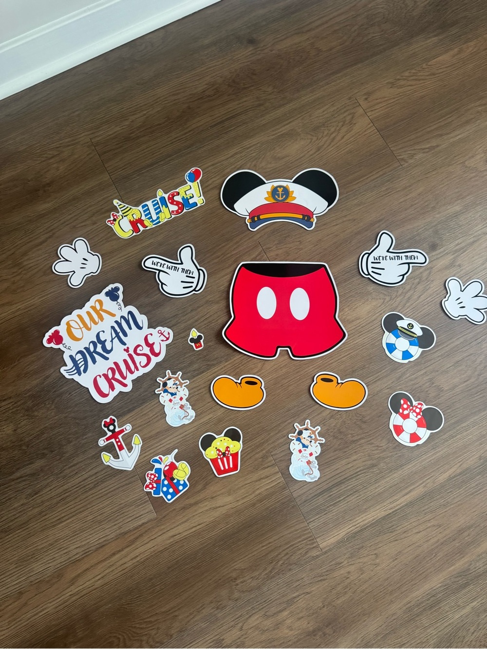 Mickey Mouse Cruise Party magnets  Set - Red, Black, Yellow